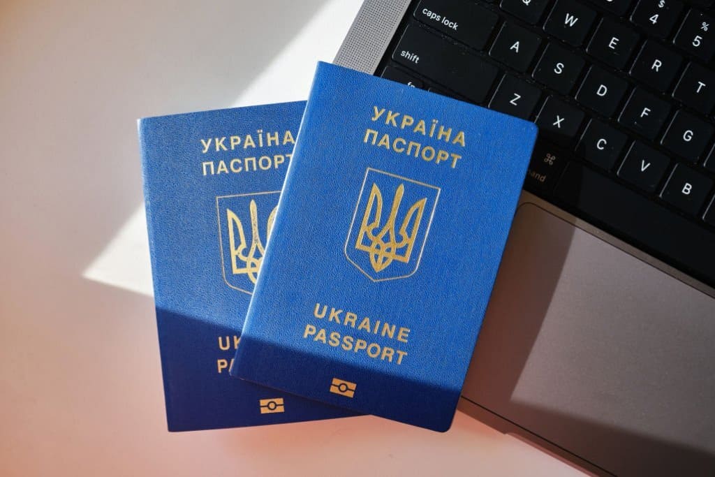 Ви зараз переглядаєте Легалізація документів для виїзду за кордон: що потрібно знати українцям